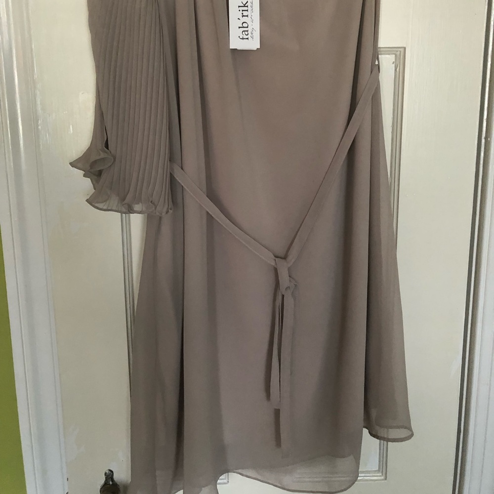 Dress - Picture 2 of 3